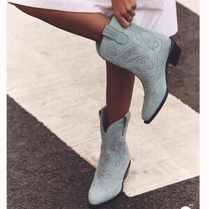 SPELL Stolen Heart Western Boots in Forget Me Not powder blue Suede Leather Sz 6